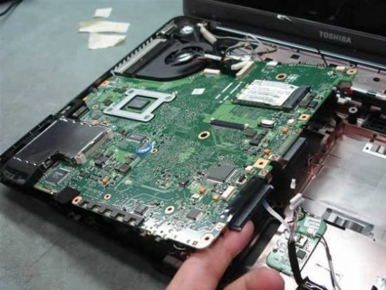 Service Hardware Laptop Surabaya - Geeko Komputer - Service Laptop Surabaya