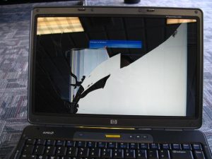 broken-laptop-screen-100577771-large